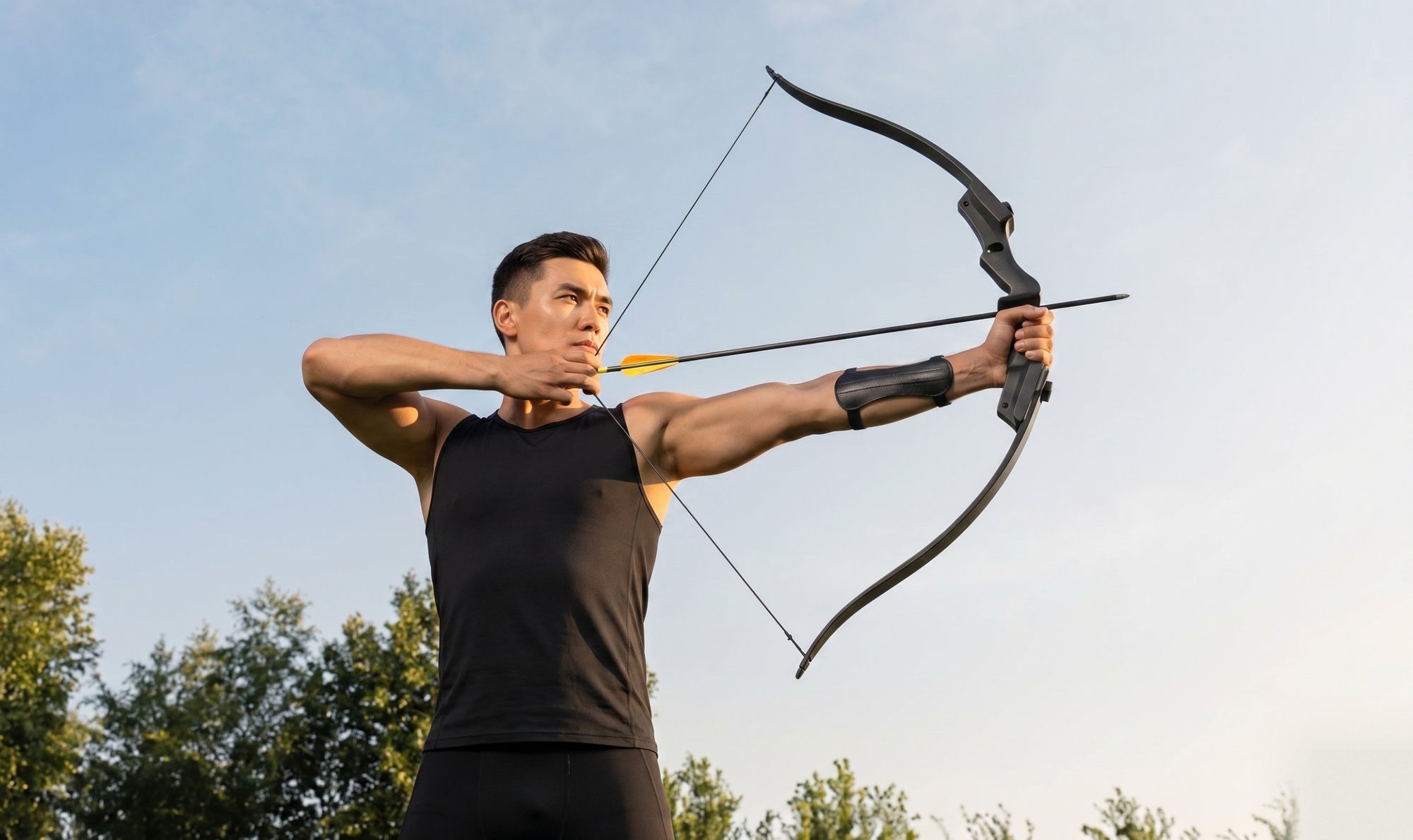 Archer concentré, illustrant la précision millimétrée et la rigueur du geste — comme la chirurgie réfractive au laser