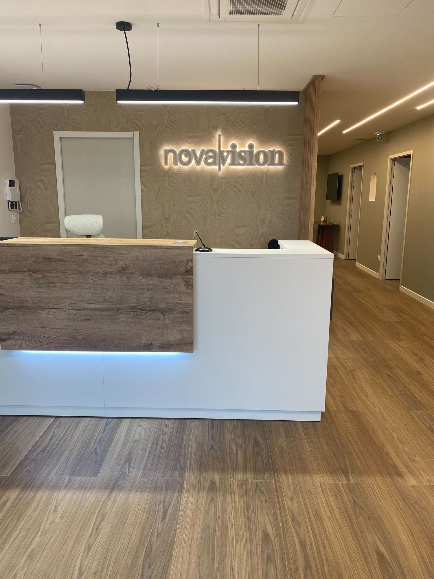 Réception lumineuse et accueillante du Centre NovaVision Caen — Fleury-sur-Orne